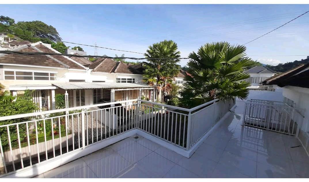 Rz Villa 1 Karangploso Buitenkant foto
